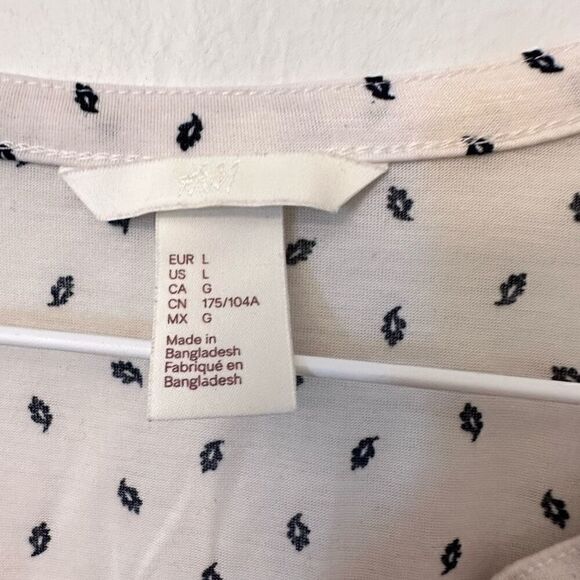 H&M Womens Blouse Top Leaf Pattern Long Sleve V Neck Pullover White Black Large - Picture 3 of 4
